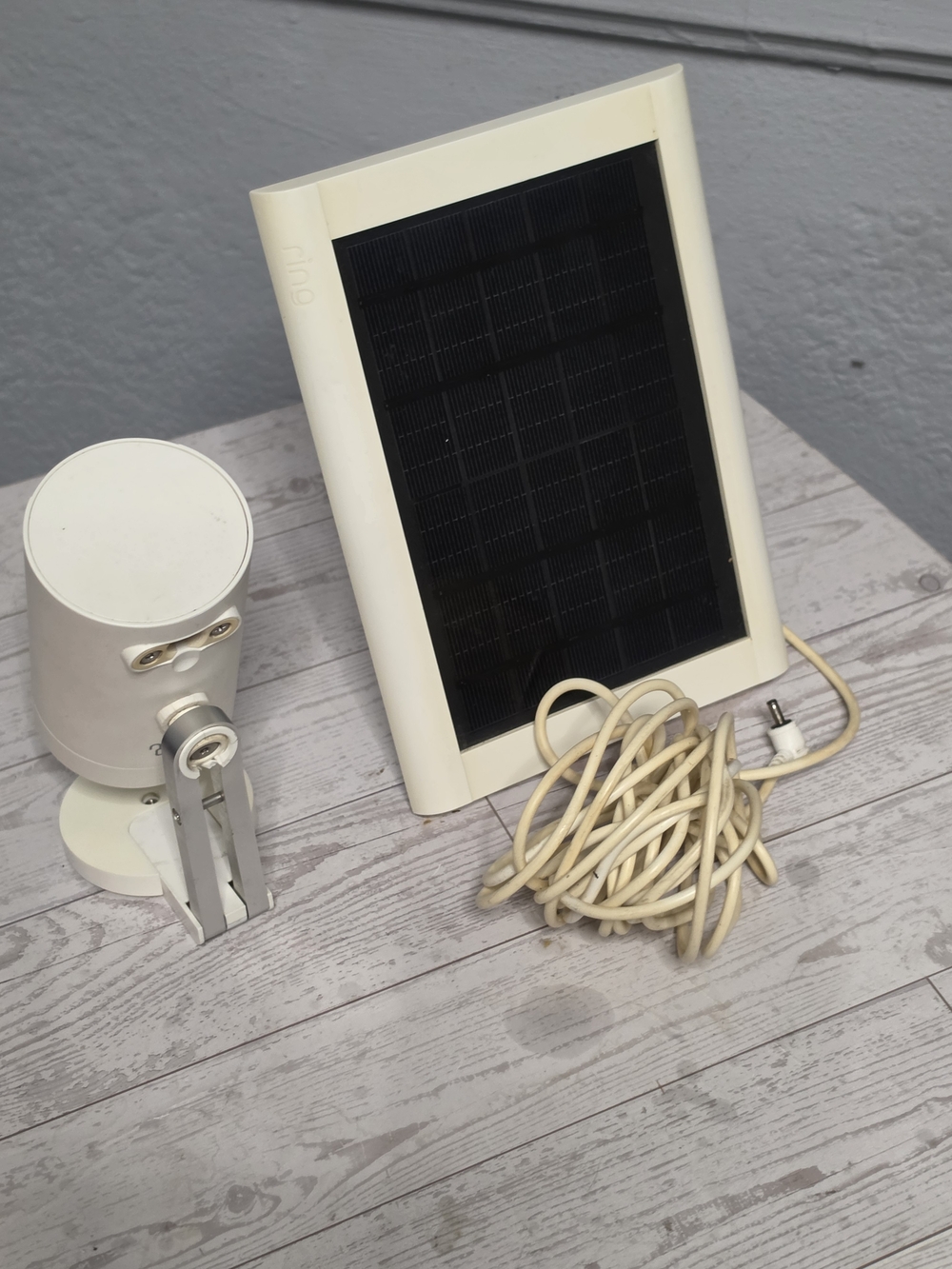 Ring Solar Panel with White Cable and Mount